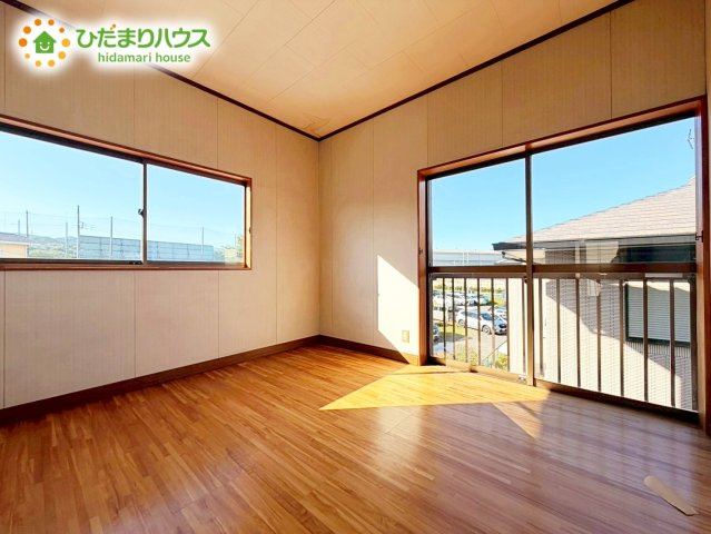 日立市会瀬町3丁目　中古戸建の洋室|明るい陽光が差し込む洋室。心地よいプライベート空間を演出します。