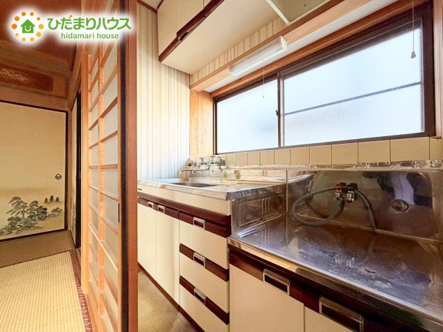 日立市会瀬町3丁目　中古戸建のキッチン|ミニキッチン付きの和室。客間や趣味のお部屋としてはもちろん、多目的に活用できます。