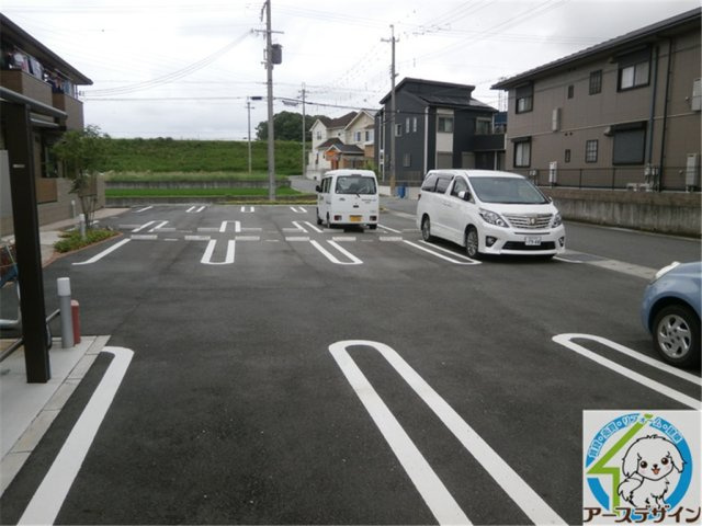 ミリオンフルールの駐車場
