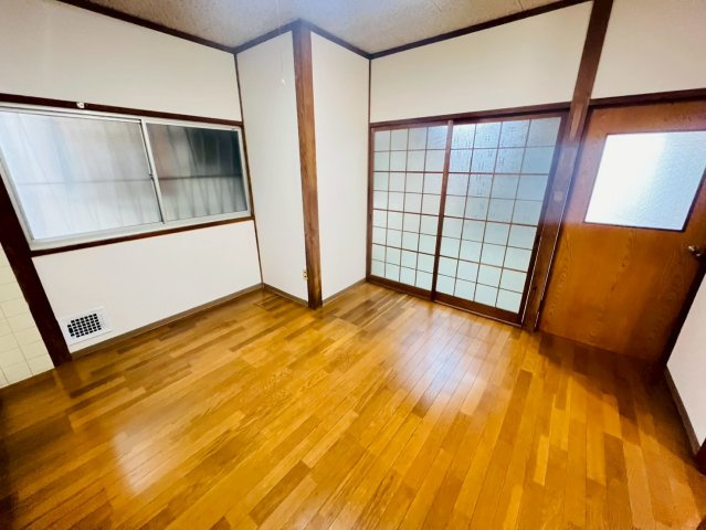 山手5丁目貸家の居間・リビング