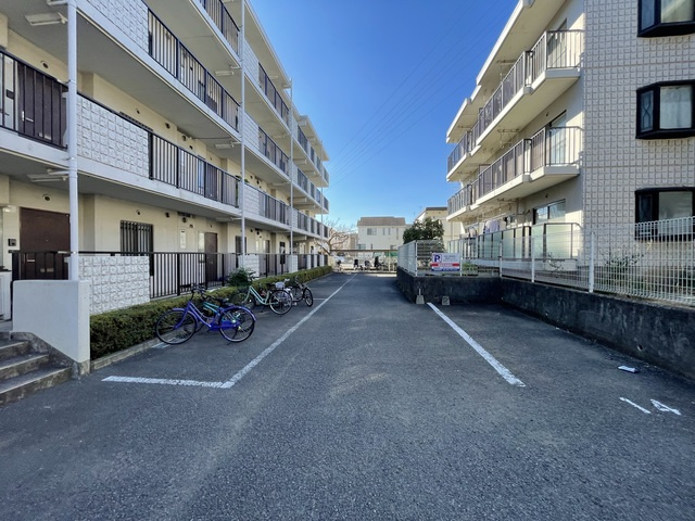 メゾンベール桜台の駐車場|駐車スペースもあります