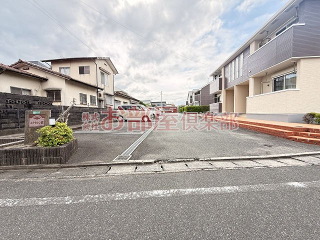 エクセラン原の駐車場|駐車スペースもあります