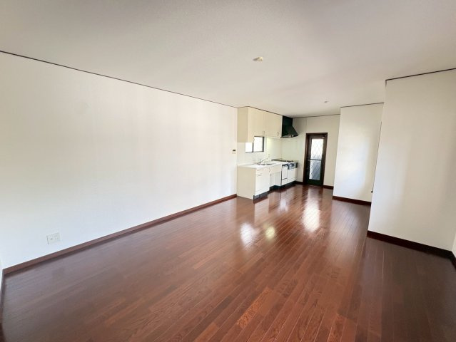 垂水区泉が丘5丁目　中古戸建の居間・リビング|こちらの居間で趣味の時間をお楽しみください