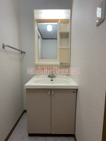 メープルタウンAの洗面所|忙しい朝には欠かせない洗面所です