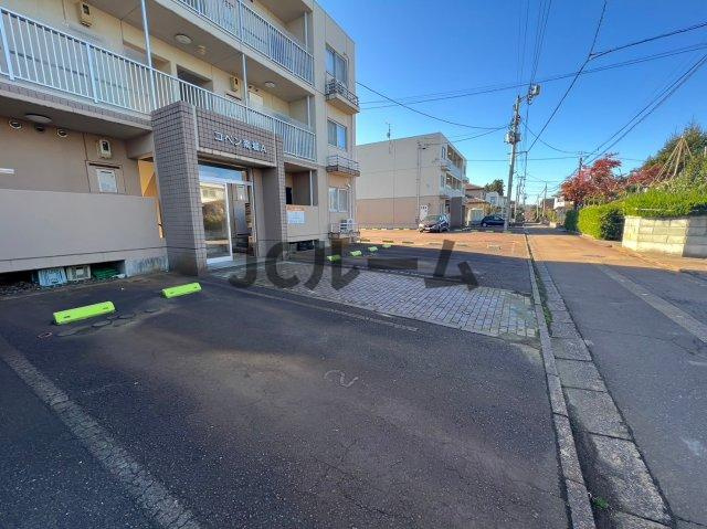 コペン南城B棟の駐車場