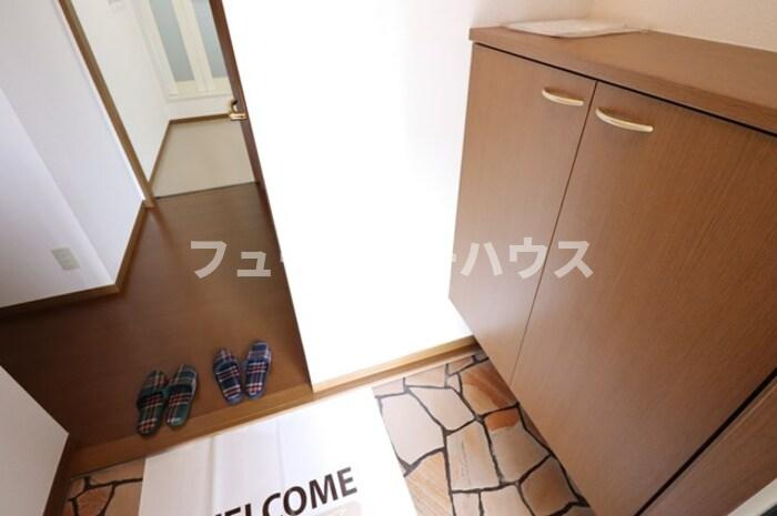 ＣＯＴＥＡＵ　ＶＥＲＴ（コートヴェール）Aの玄関