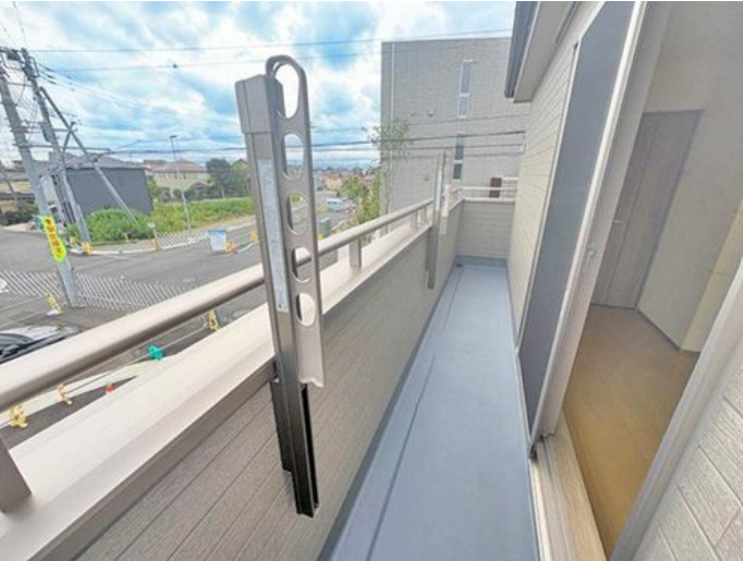瀬谷区二ツ橋町新築戸建【3LDK＋駐車スペース/南面道路・角地/前面道路約18m/開放感◎】のバルコニー