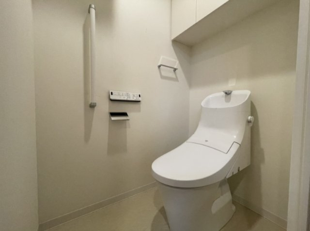 アルファステイツ原Ⅱのトイレ|ホワイトを基調とした清潔感のあるトイレです！