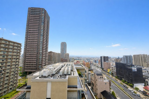【展望】 | 【物件からの眺望】空がしっかりと見え、開放感のある眺望です。