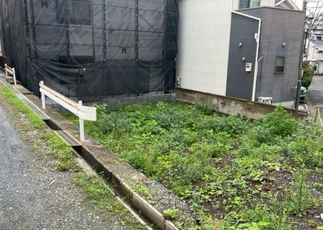 【外観】 | 隣家の土地はどうなっているのか、生活利便施設が近くにあるのか、学校まで近いかなど、お客様のライフスタイルにあわせたイメージが重要です。また、近くにあると困る施設が近くにないかも確認するといいでしょう。