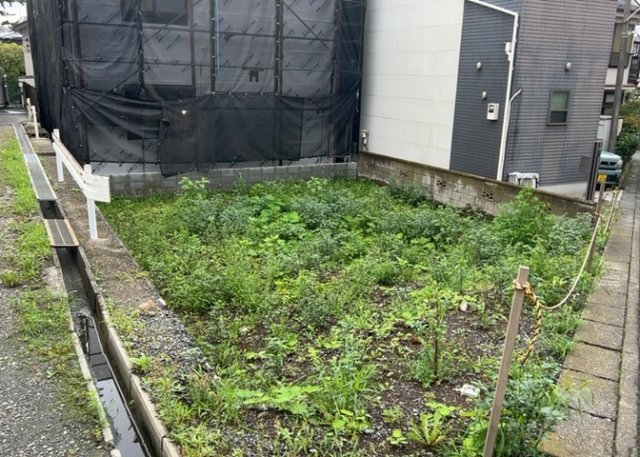 【外観】 | 土地購入を検討されている場合、境界杭がない状態で購入してしまうと境界確定測量をする必要があり、費用がかかります。購入の前に、売主、隣土地所有者立ち合いのもと境界を確定し境界杭を設置するのがベストです。