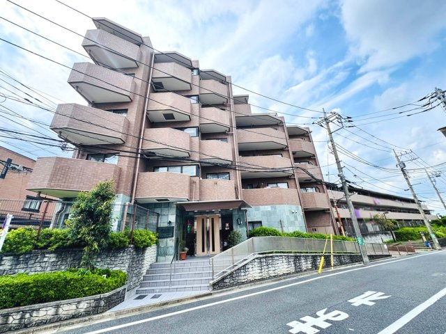 【外観】 | ライオンズガーデン大泉学園第二（成増店） | 第1種低層住居専用地域と第一種中高層住居専用地域の用途境に位置する為、高層部分と低層部分をあわせもつ住環境良好なマンション