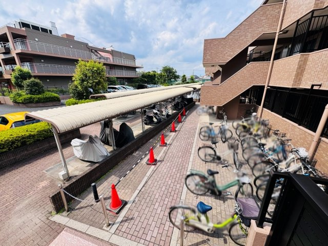 【駐輪場】 | ライオンズガーデン大泉学園第二（成増店） | バイク置場（月額600～900円）、駐輪場（年額3600円）
※空き状況は管理会社に要確認。