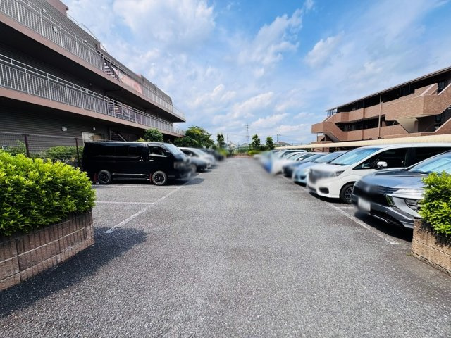 【駐車場】 | ライオンズガーデン大泉学園第二（成増店） | 月額14000円。
※空き状況は管理会社に要確認。