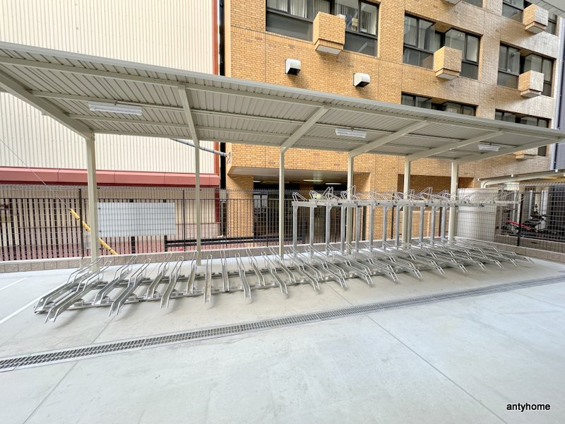 レオングラン本町橋　仲介手数料無料の駐車場