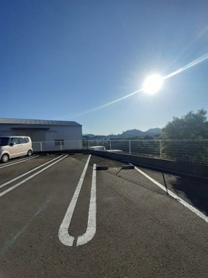 【駐車場】 | フレスコ・カンポ | 車をお持ちの方に嬉しい駐車場付きの物件です