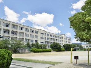 高槻市奥天神1丁目土地の周辺|高槻市立日吉台小学校（徒歩約17分）