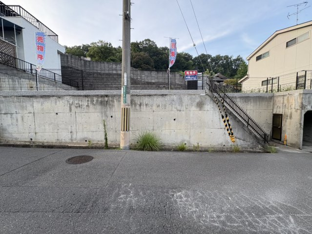 高槻市奥天神1丁目土地の前面道路含む現地写真