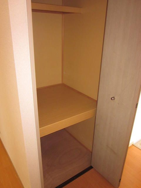 ファミーユ豊四季Ｄの収納|便利な収納スペースです