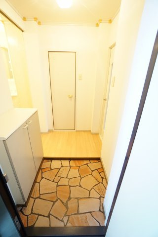 【玄関】 | カーサみつわ台A | ※同物件・同タイプの写真です