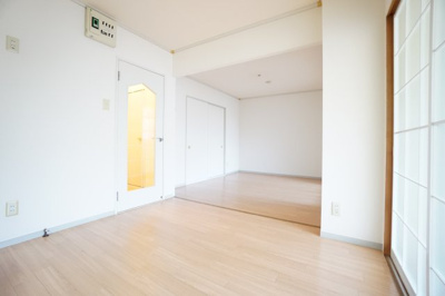 【居間・リビング】 | カーサみつわ台A | ※同物件、同タイプのお部屋です