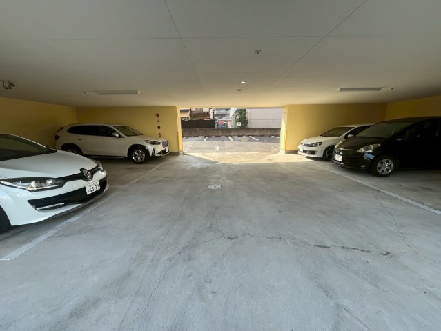 スリーディーガーデン本山の駐車場