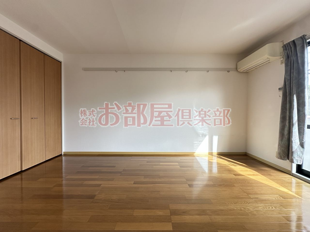 フローラルコートの洋室