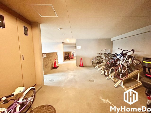 ネオグランデ藤ヶ丘の駐輪場|屋根付きなので、雨や風、直射日光から自転車を守ることができます。