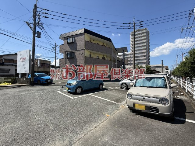 竹野屋ビルの駐車場|車をお持ちの方に嬉しい駐車場付きの物件です