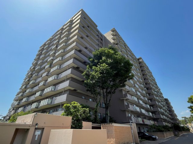 イトーピア武庫川の外観|敷地内に緑もあり、日常にやさしい潤いを感じられます♪
