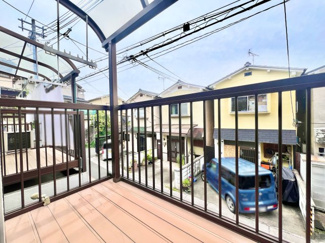 【バルコニー】 | 宇治市広野町丸山　中古戸建 | 【バルコニー】南向きの広いバルコニーは、多くの洗濯物が良く乾きます！