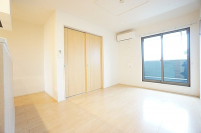 【居間・リビング】 | グランアルシュⅣ | ※同物件、同タイプ、間取り反転のお部屋です