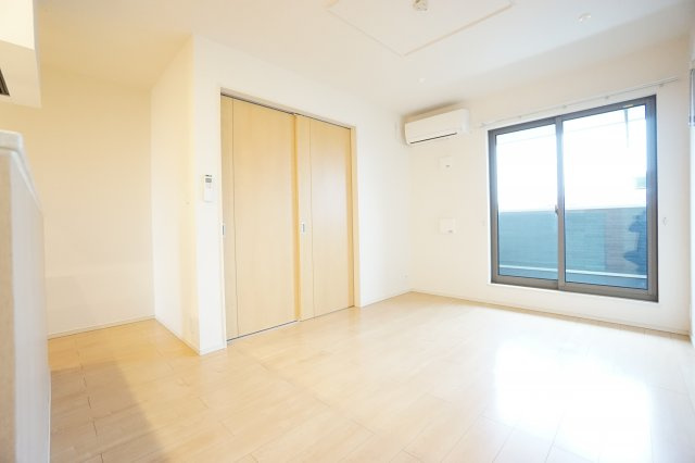 【居間・リビング】 | グランアルシュⅣ | ※同物件、同タイプ、間取り反転のお部屋です