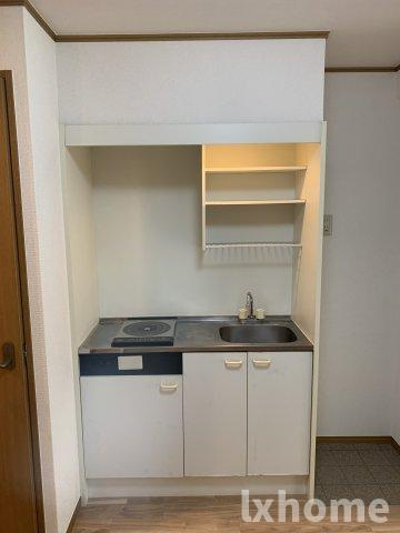 都部ハイツのキッチン|ちょっとした収納スペースも充実しています