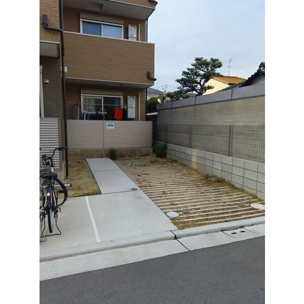 F＋style浜寺石津町西3号館の駐車場