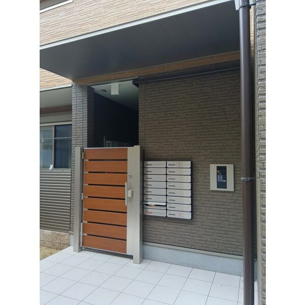 F＋style浜寺石津町西3号館のエントランス