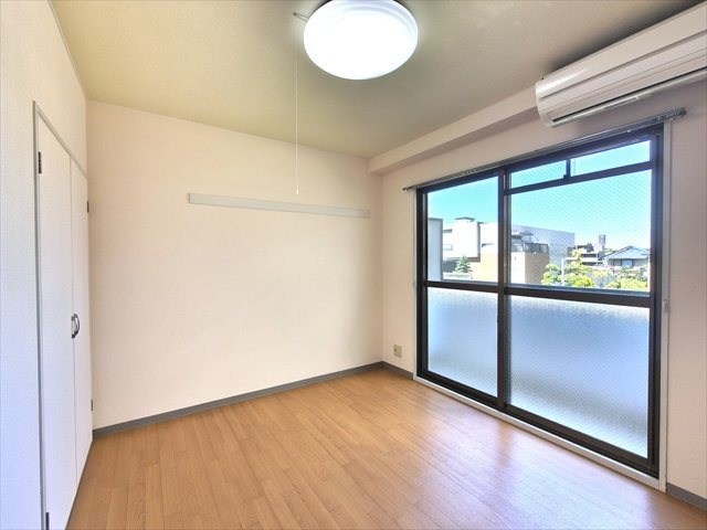 ジュネス芦屋の居間・リビング