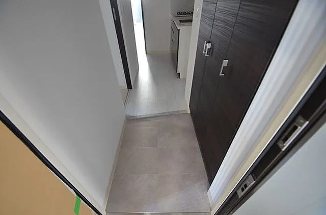エステムコート神戸元町2リザーヴの玄関