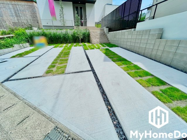 守山区翠松園　3期の駐車場