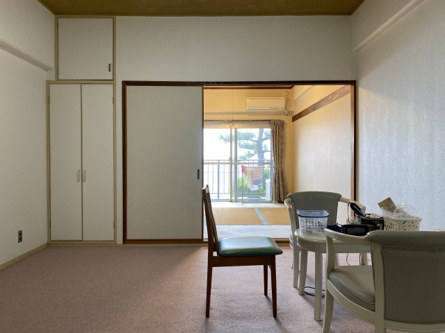 マンション南熱海の居間・リビング