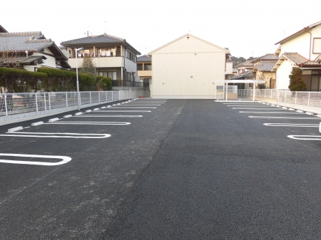 メゾン’Reeの駐車場