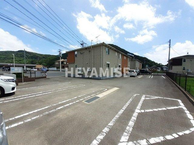 アルバMの駐車場
