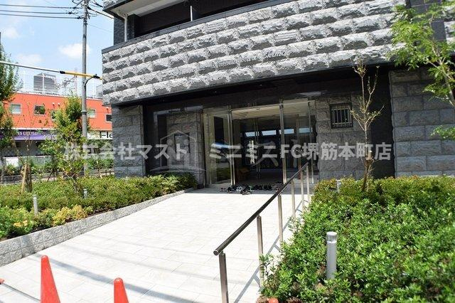 プレサンス玉造駅前のエントランス