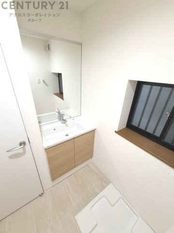 衣服の収納や脱ぎ着や整理整頓がしやすく、湿った衣類を乾燥させるスペースがありカビや臭いの発生を防ぎます。床の汚れを他の部屋に持ち込まず清潔を保つことができます。また快適な入浴環境の整備にも役立ちます。