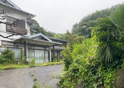 【外観】 | 旅館 | 土地探しをしていると都市計画区域という言葉を目にすると思います。法律によって、都道府県知事や国土交通大臣が指定するエリアのことを指しており、都市計画区域は市街化区域と市街化調整区域に分けられています。