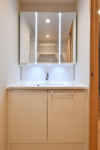 ラミーユ浦和ハイライズファースト・キャッスルのその他共用部分|エレベーターは2基設置されております!朝のラッシュの時間帯にも安心ですね！大荷物を抱えているときやお子様やワンちゃんを抱っこしているときでも楽々昇降できます♪