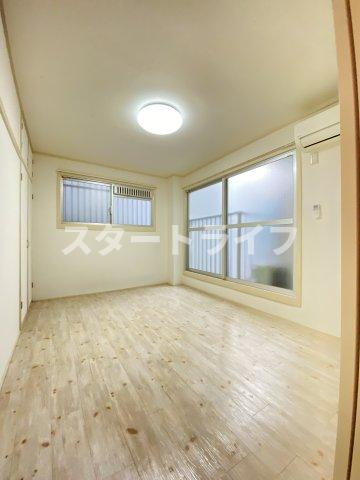大阪市淀川区西中島５丁目の賃貸マンションの居間・リビング
