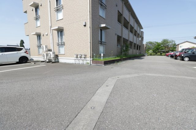 チューリップ フィールドの駐車場