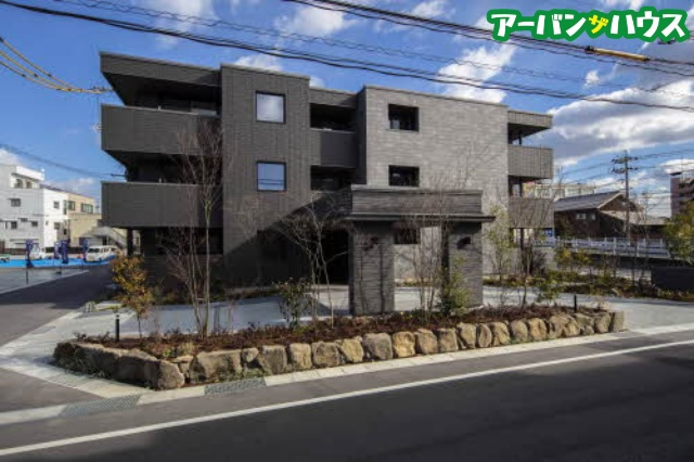 クロムノワールの周辺