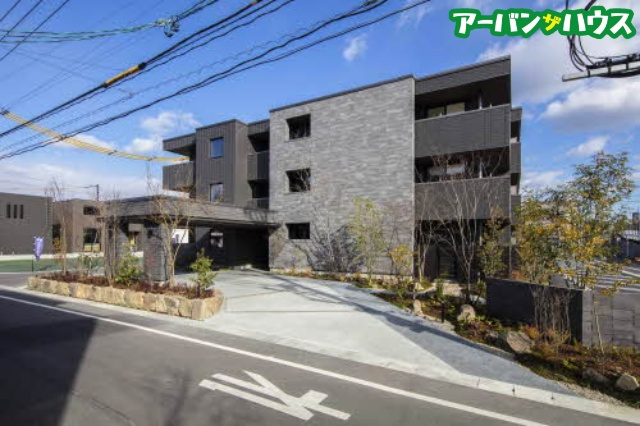 クロムノワールの駐車場